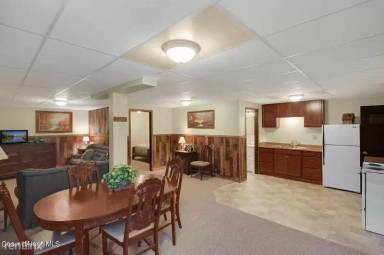 Main picture of 410 S Main St