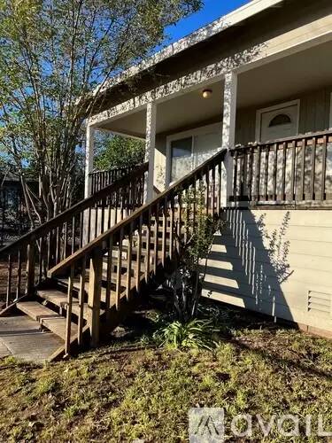 Main picture of 110 1/2 Roseville St