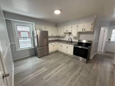 Main picture of 82 Pine St