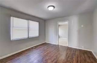 Main picture of 2122 Monroe Ave