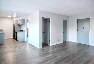 Main picture of 700 E 5th St