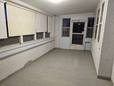 Main picture of 806 Wellington St SE