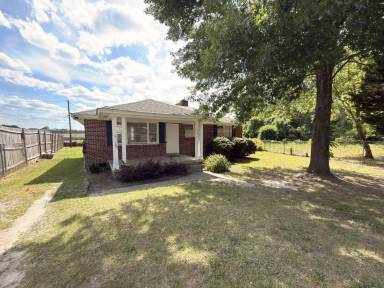Main picture of 3708 Hydrangea St