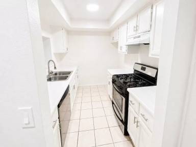 Main picture of 15020 Burbank Blvd