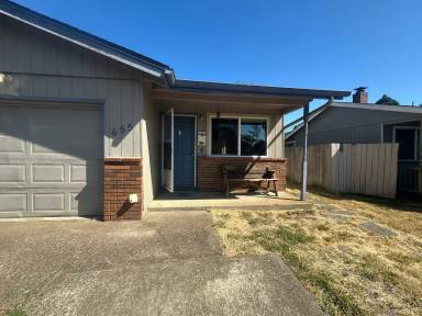 Main picture of 655 NW Walnut Blvd