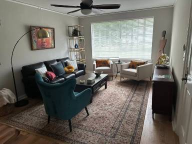Main picture of 1700 N Elm St