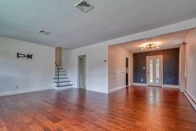 Main picture of 1908 Clifden Rd