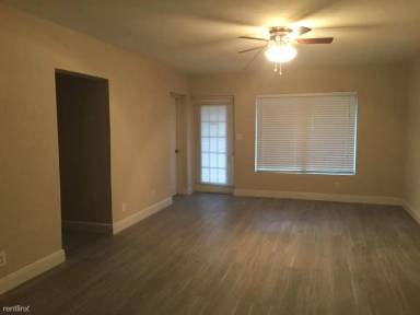 Main picture of 2255 NE 51st St
