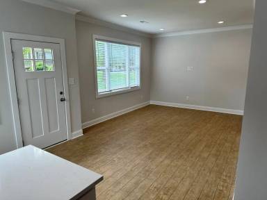 Main picture of 1211 Goodwin Ave