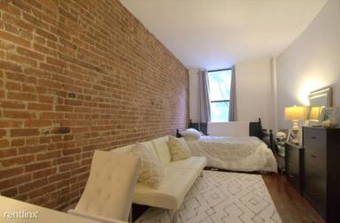 Main picture of 216 E 90th St