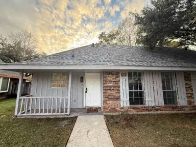 Main picture of 142 Village Dr
