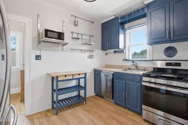 Main picture of 2823 Queen St