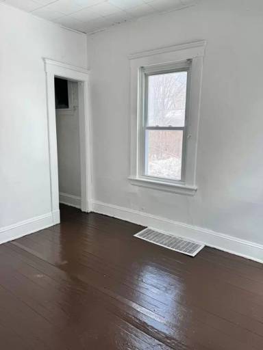 Main picture of 1818 W 57th St