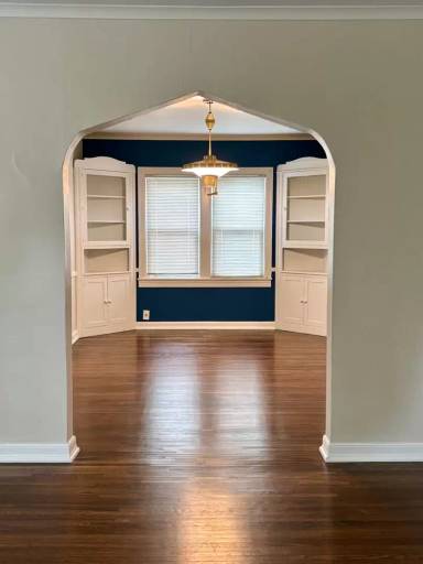 Main picture of 3347 E 6th St