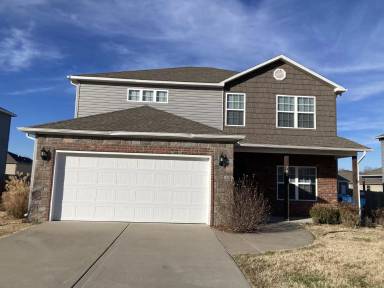 Main picture of 704 SW Loudon Dr