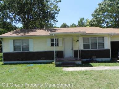 Main picture of 617 W Lincoln Ave