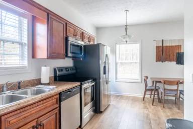 Main picture of 628 Ashwood Ave