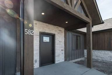 Main picture of 582 Aspen Ave