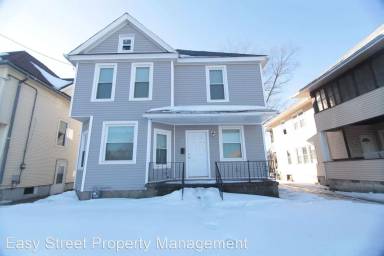Main picture of 133 E Locust St