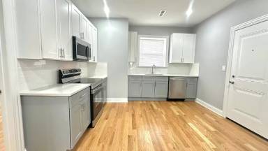 Main picture of 4502 N Sheridan Rd