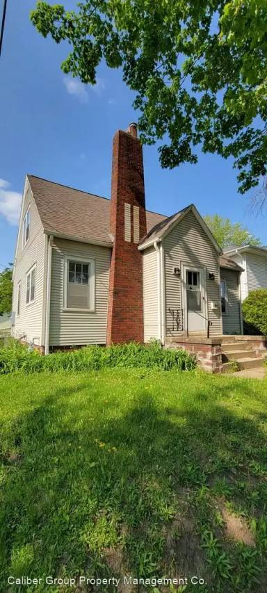 Main picture of 611 W Seerley Blvd