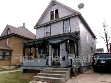 Main picture of 15 W Iroquois St