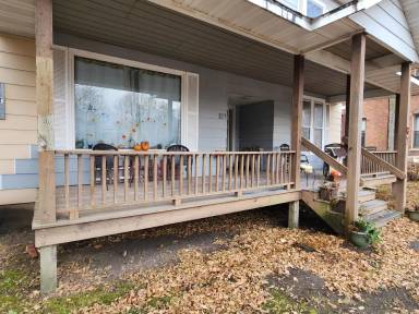 Main picture of 67 W Broadway St