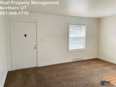 Main picture of 3135 Iowa Ave