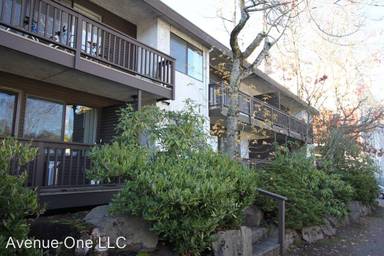 Main picture of 2111 NE 89th St