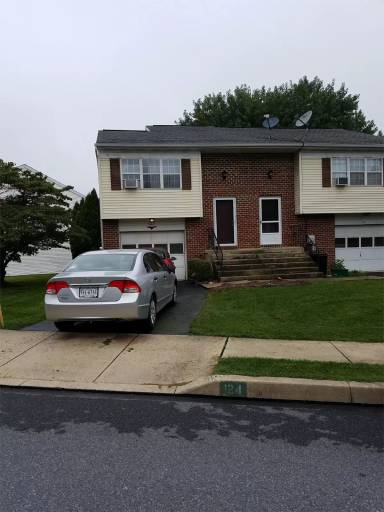 Main picture of 124 Pickwick Pl