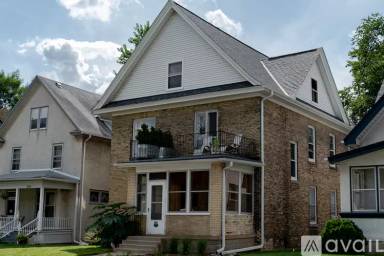 Main picture of 1530 Washington St NE