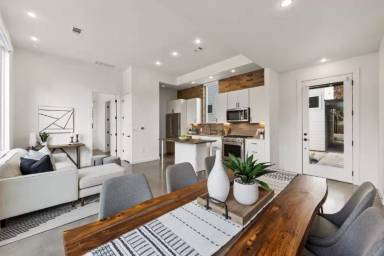Main picture of 2708 La Mesa Dr
