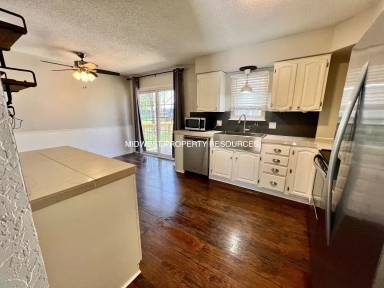 Main picture of 913 SW Speas Dr