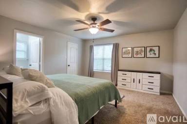 Main picture of 311 W Bond St