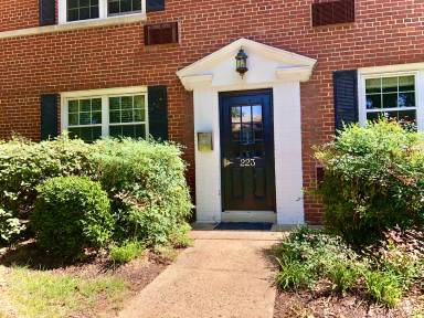Main picture of 223 N George Mason Dr