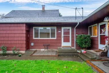 Main picture of 3723 SE 14th Ave