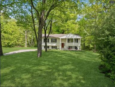 Main picture of 26 Woodland Cir