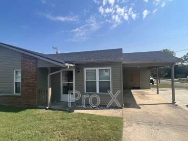 Main picture of 3121 E 12th St