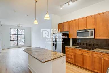 Main picture of 810 W 4th St