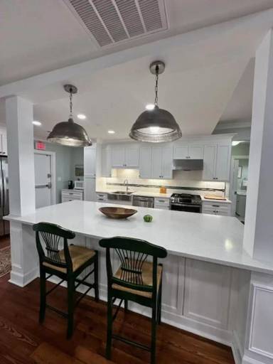 Main picture of 180 E Bay St