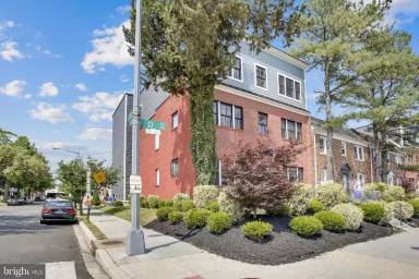 Main picture of 2000 D St NE