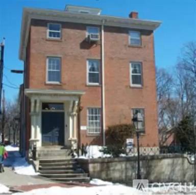 Main picture of 395 Benefit St