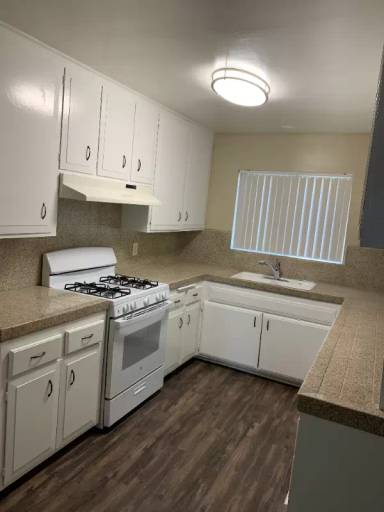 Main picture of 808 N Azusa Ave