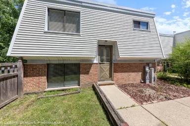 Main picture of 34W657 Elm Ct