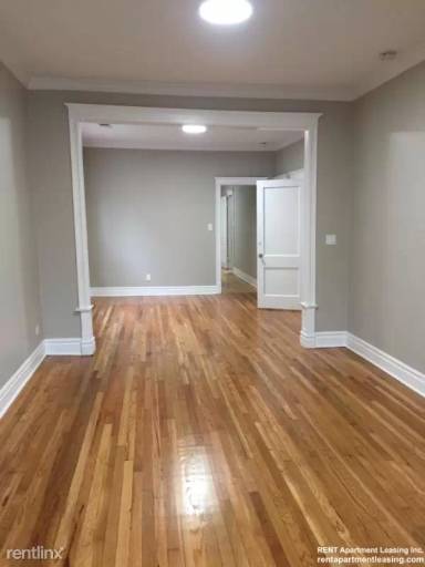 Main picture of 3651 W Montrose Ave
