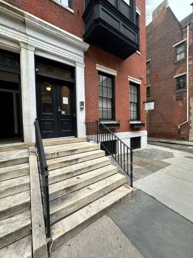 Main picture of 1023 Spruce St