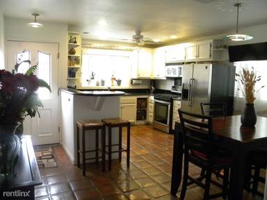 Main picture of 429 N Broadway