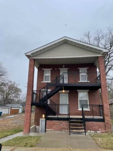Main picture of 4064 Washington St