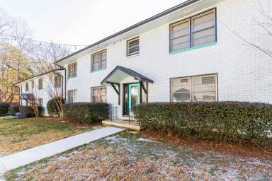 Main picture of 830 Moreland Ave SE