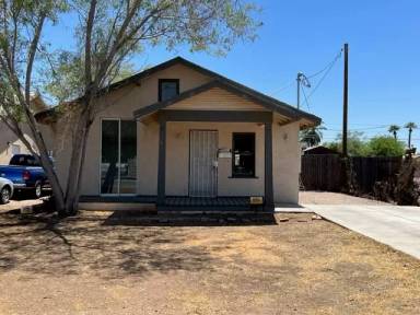 Main picture of 1711 E Harvard St